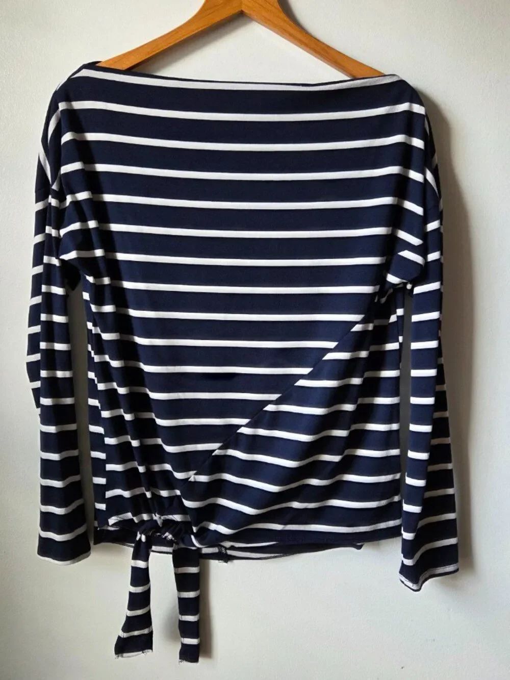 EUC MAURICES 23/7 SABRINA NECK STRIPED NAVY/ WHITE LONGSLEEVES TOP SIZE XS / SM